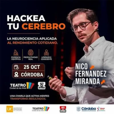 Nicolas Fernandez Miranda en conferencia teatral Hackea tu cerebro en Cordoba