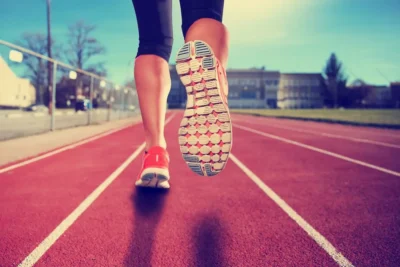 Participantes en el evento Córdoba Corre y Camina en el Parque Kempes